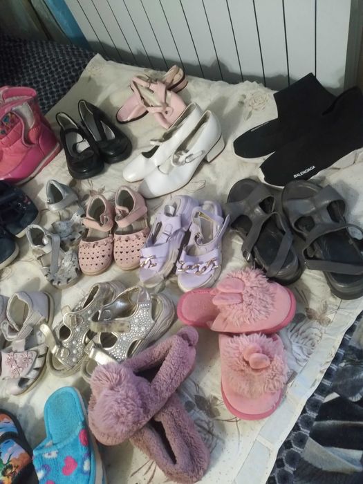 Детская обувь разная
