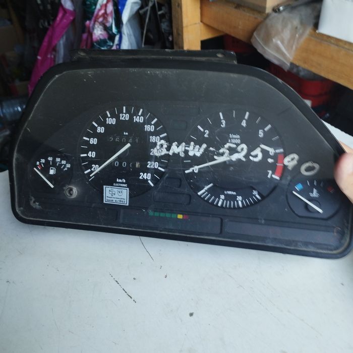 Оригинальная приборочная панель  BMW E34