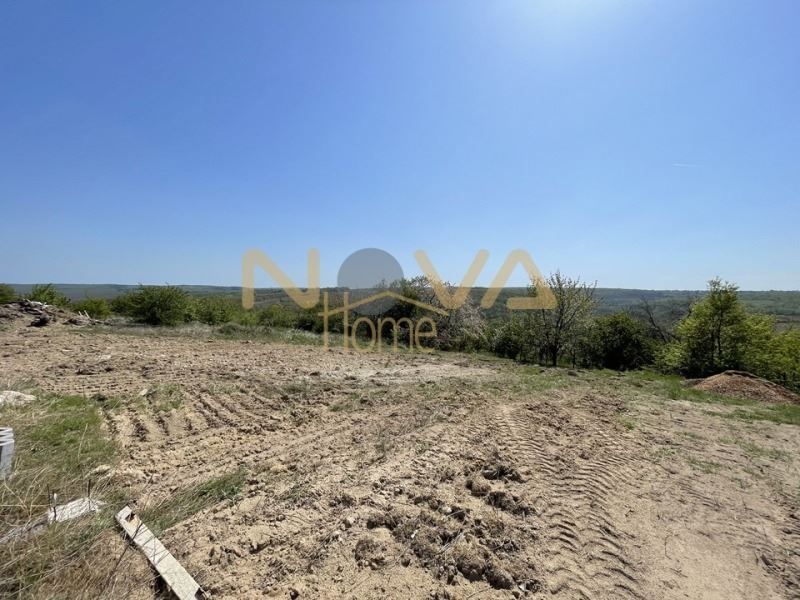 Парцел в Варна, област-м-т Боровец площ 605 цена 18000