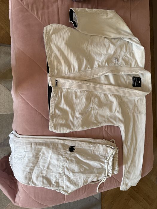 Продам кимоно Kingz
