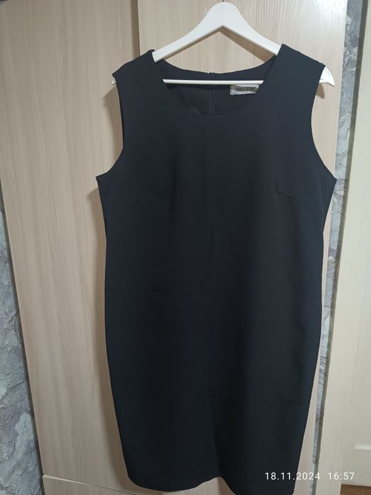 Платье чёрное классика.