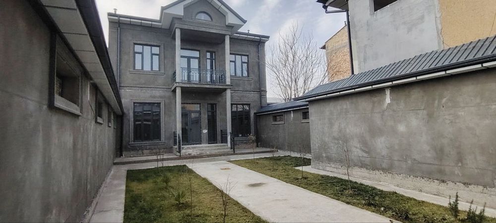 Do'rmonda 3 sotix hovli sotiladi