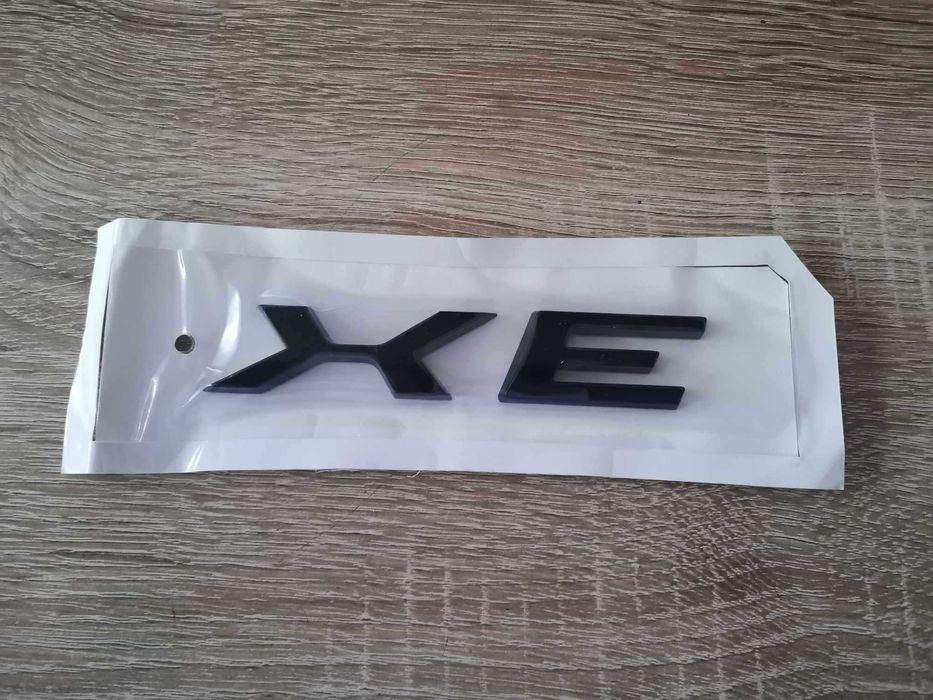 черна емблема лого Ягуар Jaguar XE