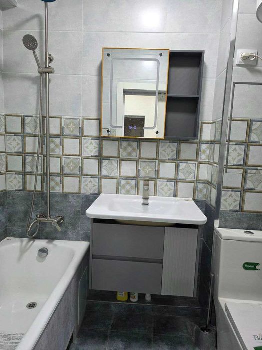 продается СВОЯ 4х комнатная квартира в р-не ц-2. новый ремонт. 4/3/4