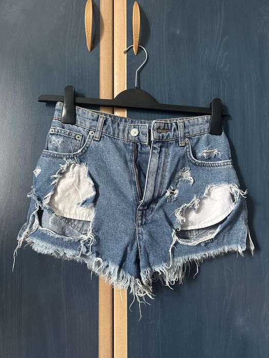 Pantaloni scurti