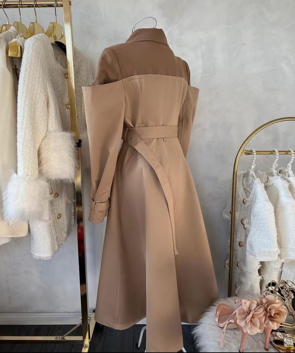 Trenci s nou cu eticheta