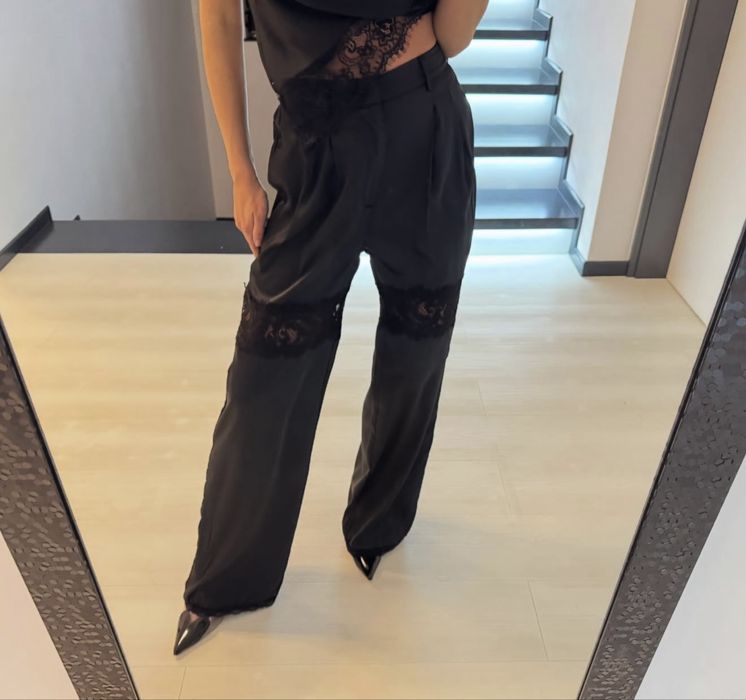 Pantaloni cu dantela