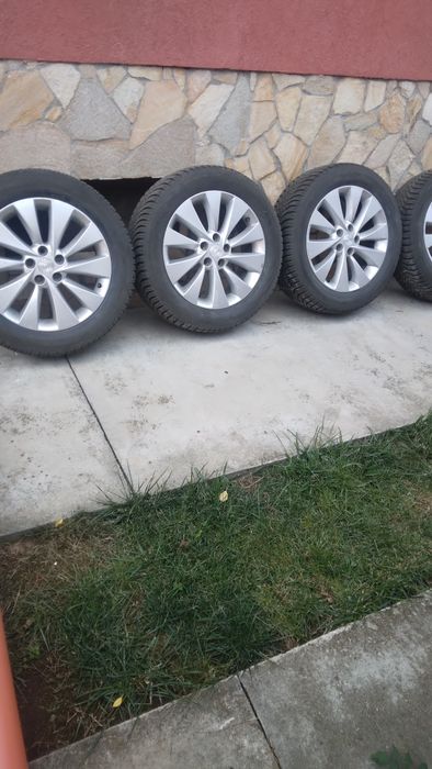 Алуминиева джанти със зимни и летни гуми