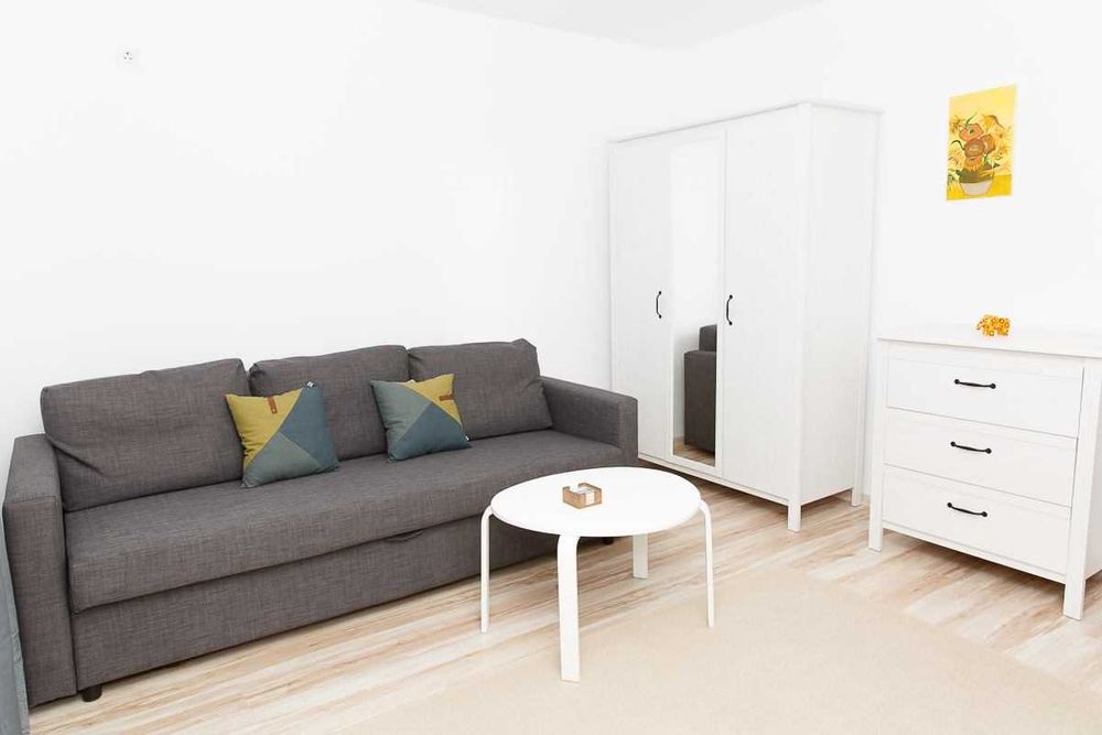 Inchiriez apt 2 camere - Metrou, AC, centrală, balcon închis, parcare