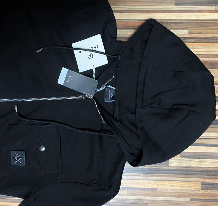 Vând compleu nou de bărbați Armani Exchange