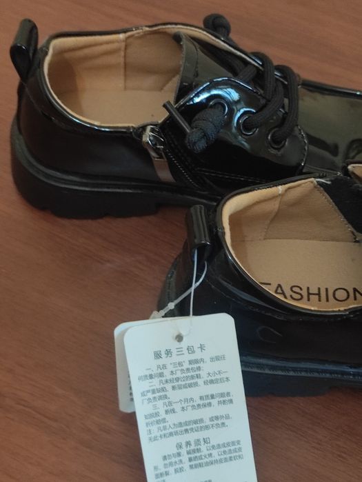 Обувь для мальчиков размер 33 и 34.