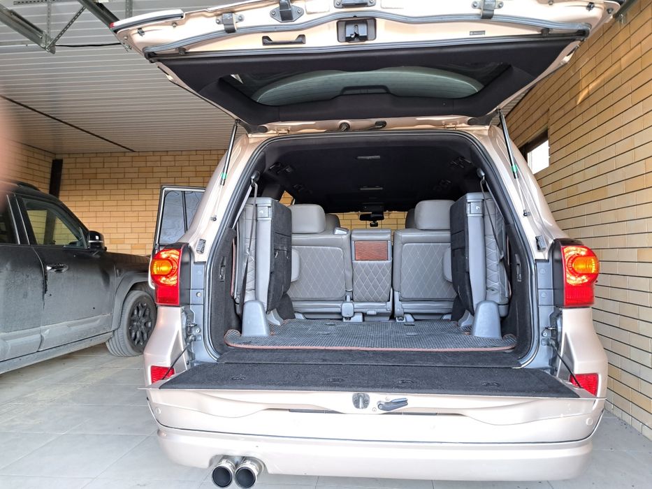 Toyota Land Cruiser 200