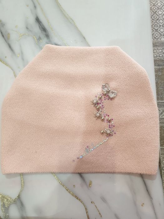 Женская тонкая шапка