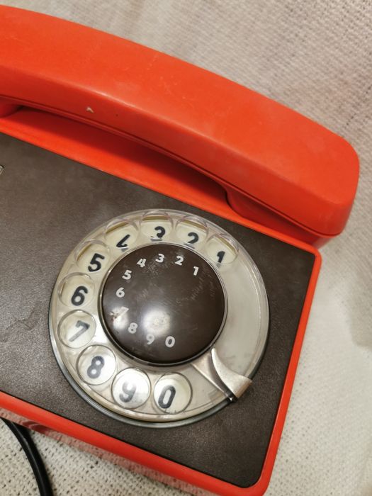 Телефон из СССР. Оранжевый.