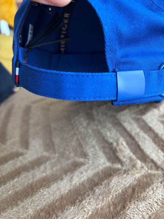 Оригинална шапка TOMMY HILFIGER – много добро състояние