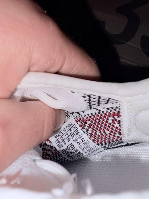 Yeezy Boost 350 V2 – Zebra (Mărimea 39⅓)