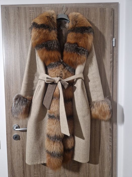 Palton cu detalii de blana