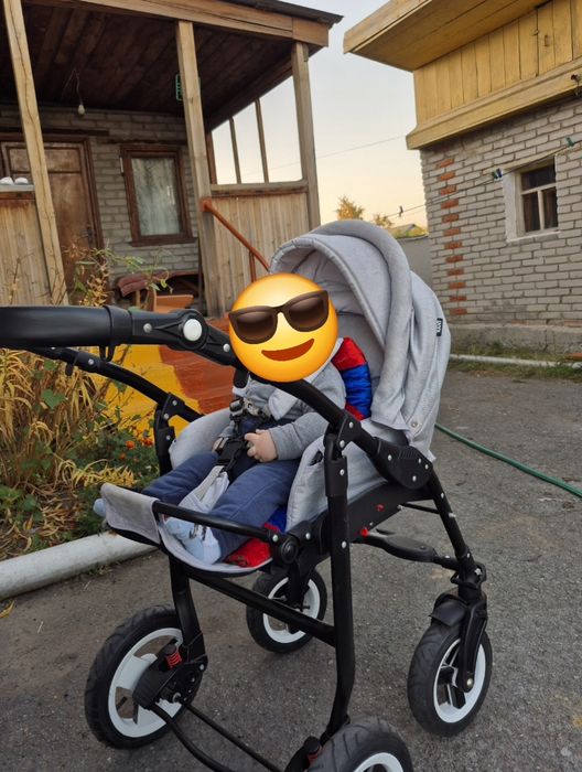 Коляска  в отличном состояни 2 в 1