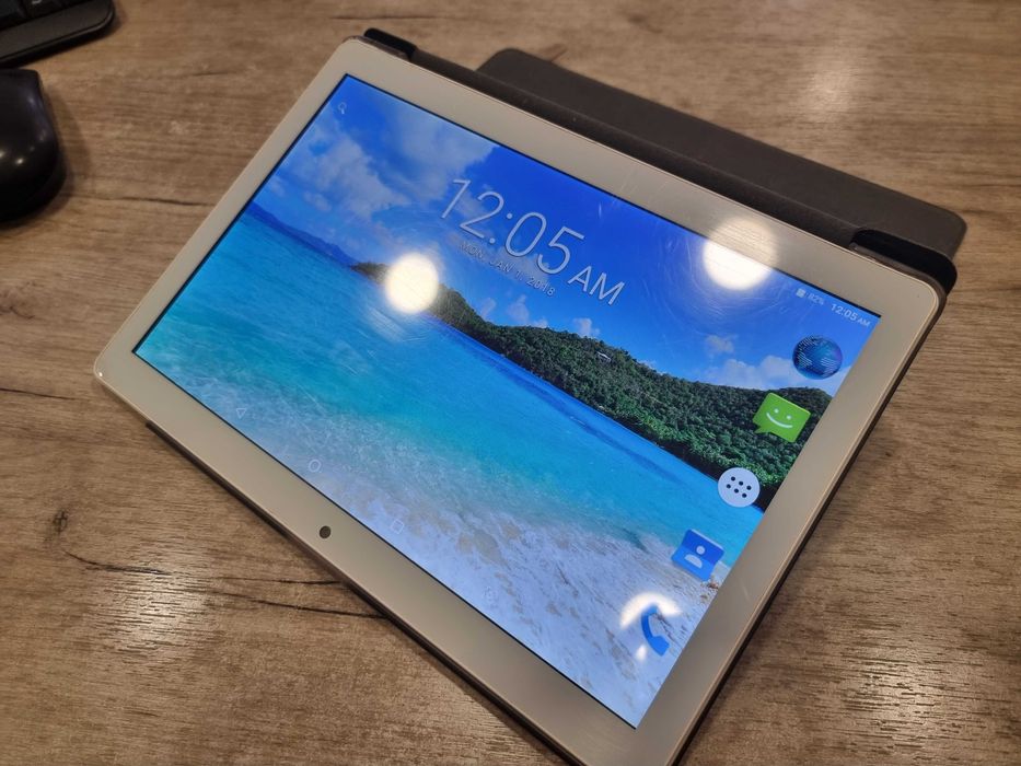 Таблет 10 инча с две СИМ карти