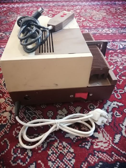 Пишеща машина, Диапроектор, Светкавица