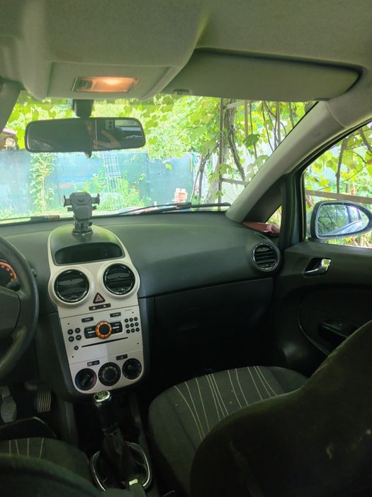 Vând Opel Corsa D – 5 Uși – Arată și Rulează Excelent!