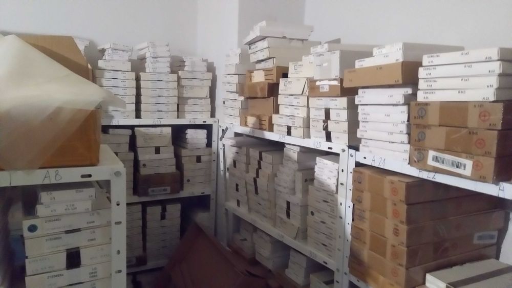 Продавам сервиз за телефони, онлайн магазин оборудване и складова база