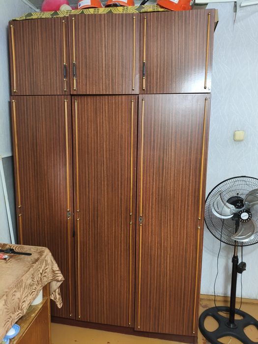 Продам компьютерный стол, шифоньеры