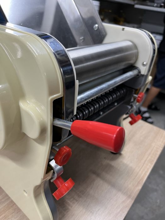 Тестораскатка /лапшарезка / нан жаятын аппарат