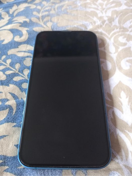 Продаю Iphone 13