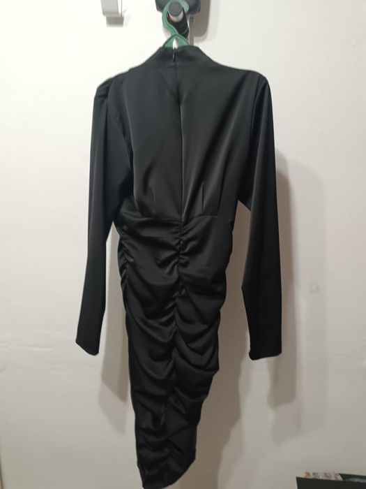 Платье новое продаю