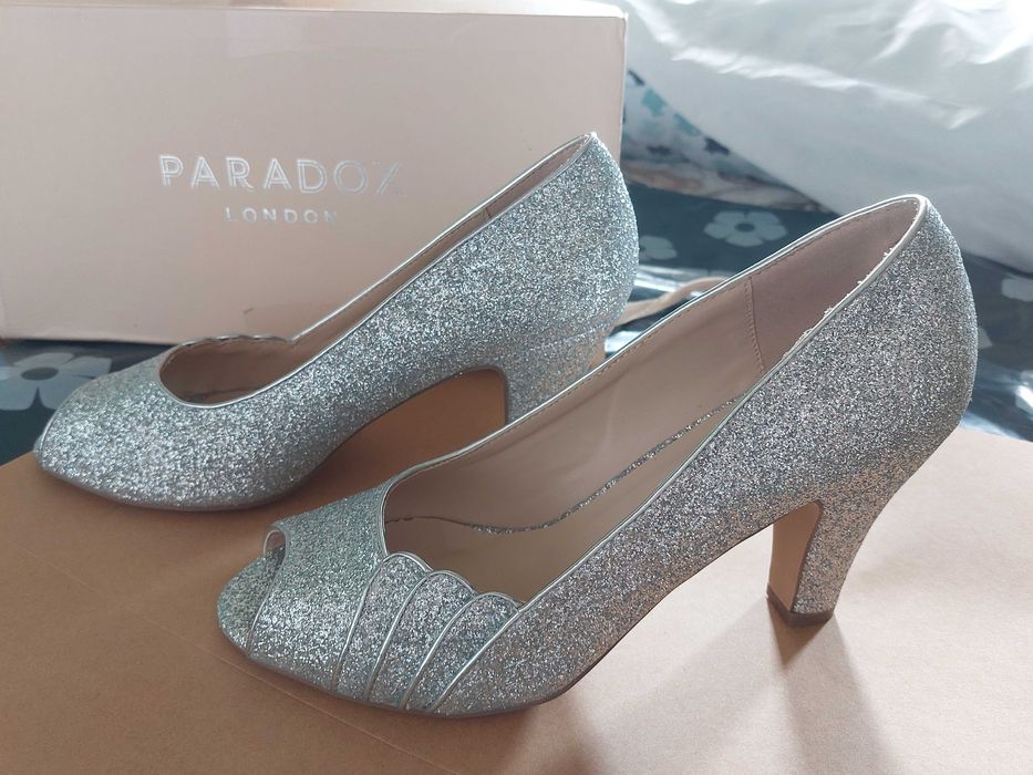 Официални сребристи дамски обувки, номер 40.5/41, нови