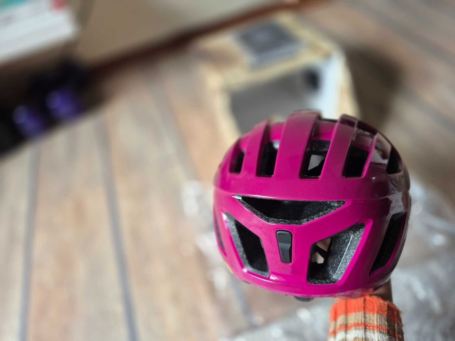 продавам нови каски  с MIP система Specialized Oakley Smith