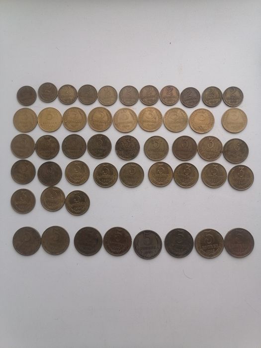 Продам монеты и бумажные деньги.