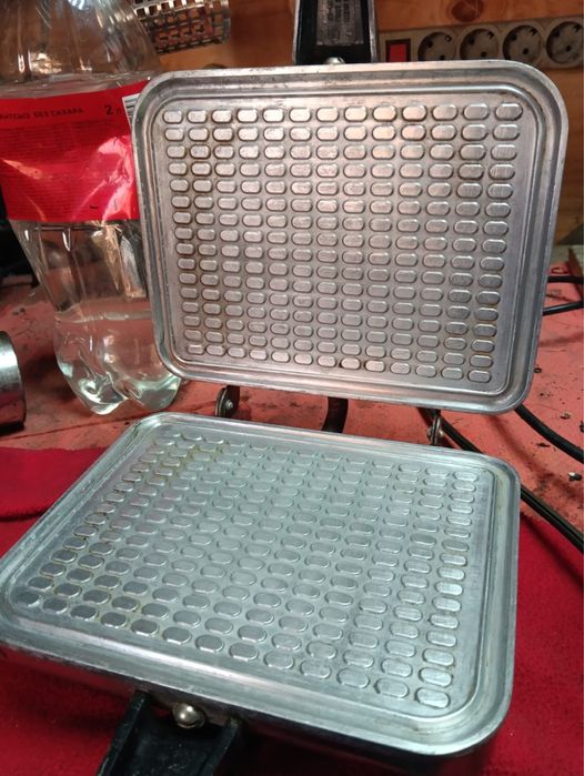 Продам электровафельницу