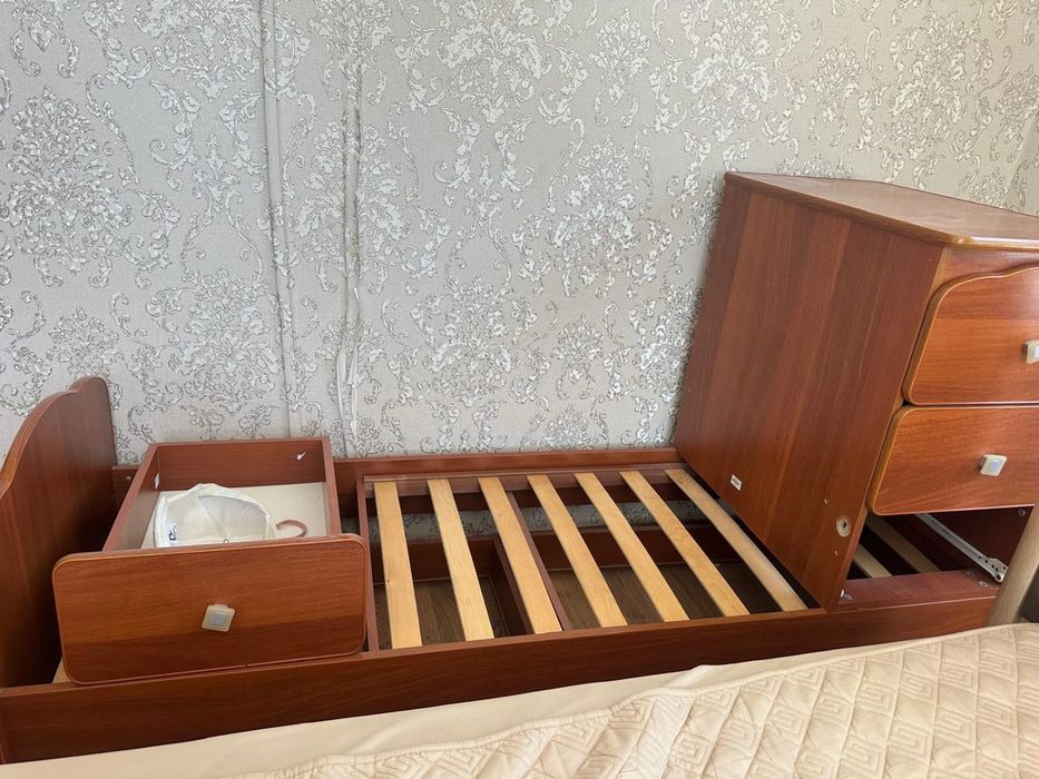 Продам детскую кровать трансформер