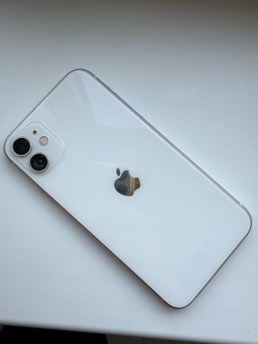 продам 11 айфон.