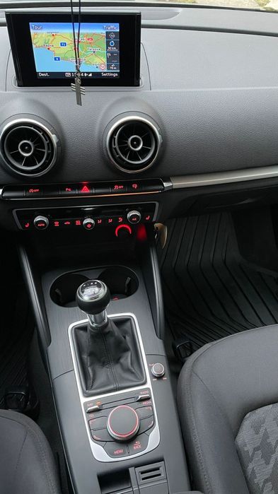 Vând Audi A3 sedan
