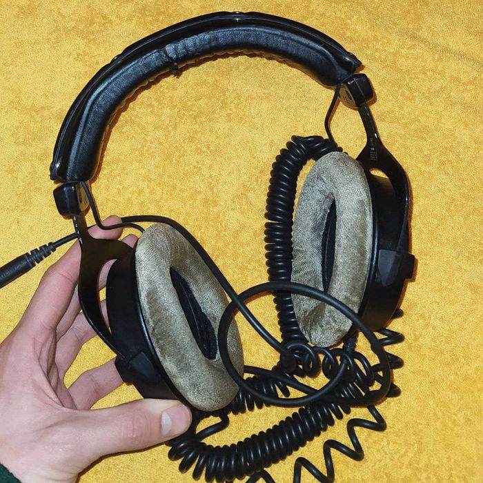 Студийные наушники Beyerdynamic DT990 PRO
