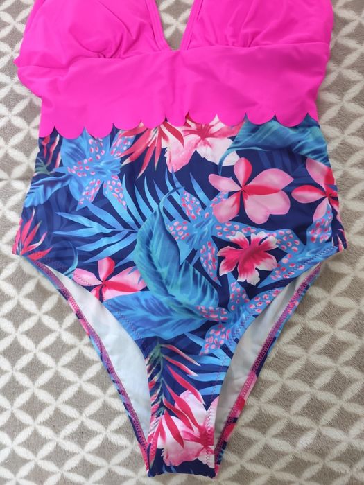 Costum de baie întreg NOU
