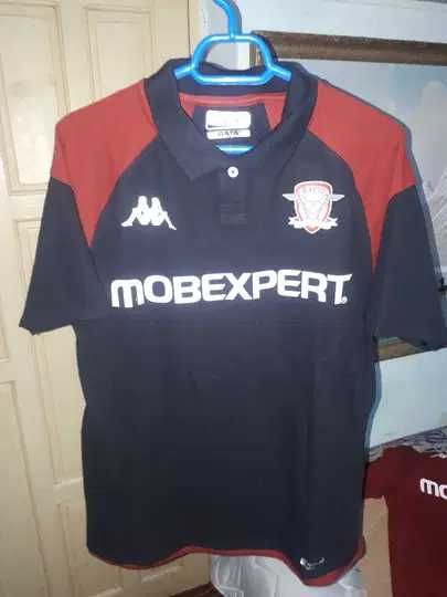 Tricou Rapid -Banii merg la un baiat bolnavde cancer.