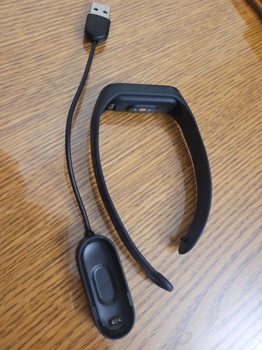 Продам новый фитнес-браслет Xiaomi Mi Band 4 (Mi Smart Band 4).