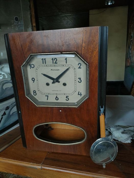 Часы СССР янтарь с маятником и боем