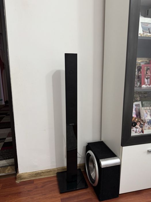 Sistem audio Bluetooth cu statie, sursa si subwoofer