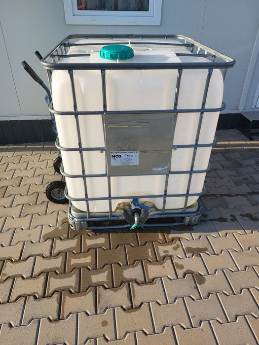 Butoi 1000l curat pe palet cadru metalic
