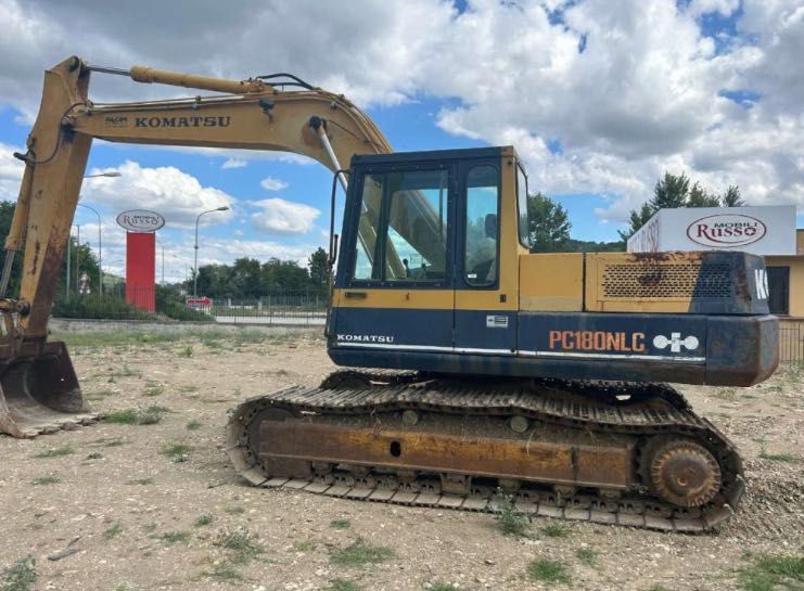 Dezmembrez excavator pe șenile Komatsu PC180-3, PC160-3, PC200-3–piese