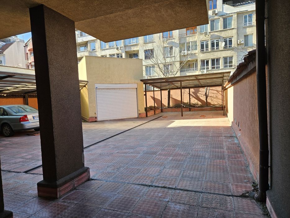 Гараж -паркомясто