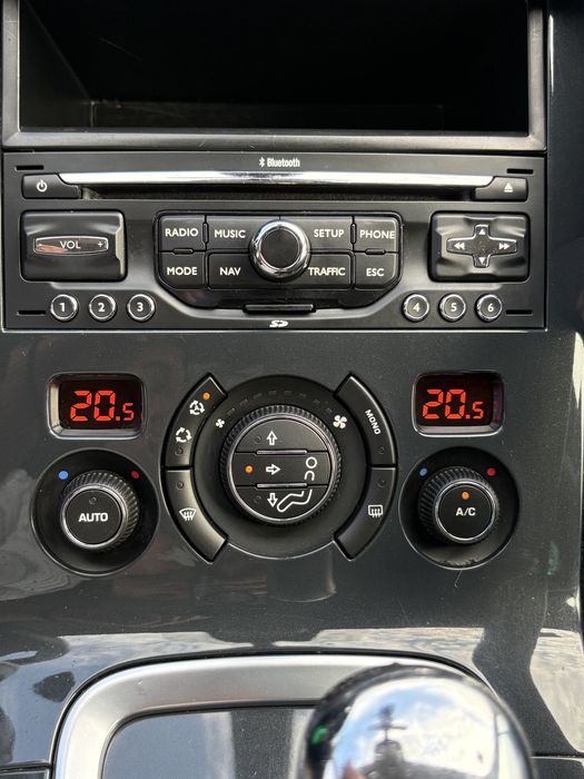 Peugeot 3008 1.6 hdi an 2011  automat