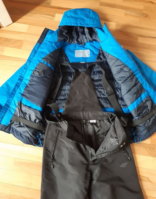 Vând geacă şi pantaloni schi copii