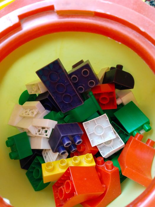 Продам конструктор в ведерочке