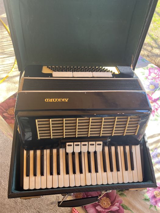 Продавам акордеон 96 баса